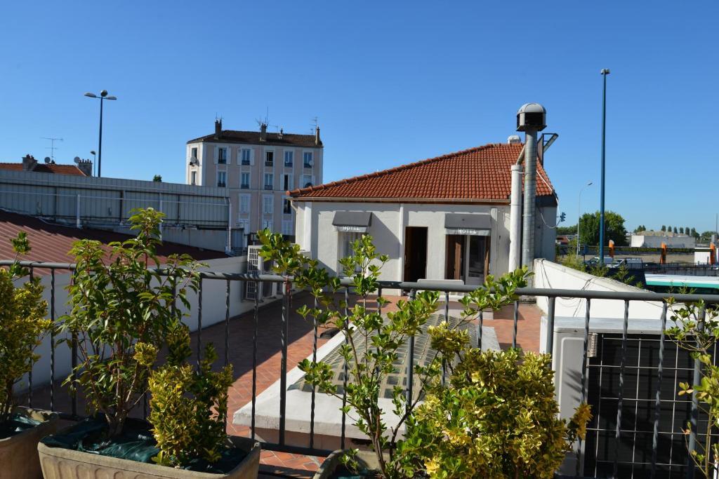 Le Cheval Noir Hôtel Paris Pantin Buitenkant foto